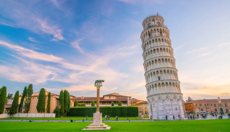 Foto da torre e Pisa, na Itália.