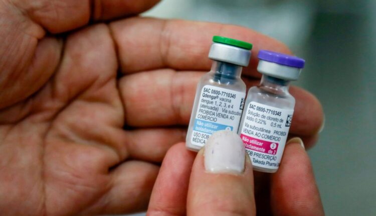 Vacina da dengue.