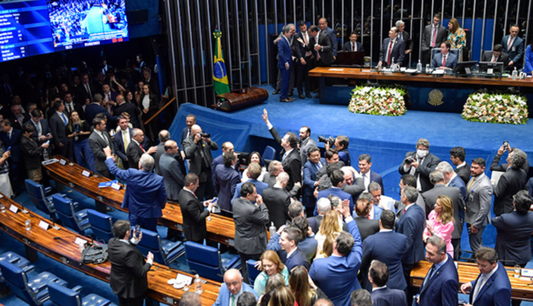 Foto do Senado em reunião.