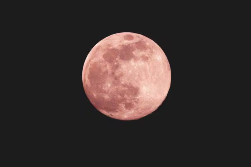 Foto da Lua Cheia rosa.