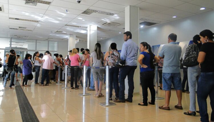 Fila de pagamento.