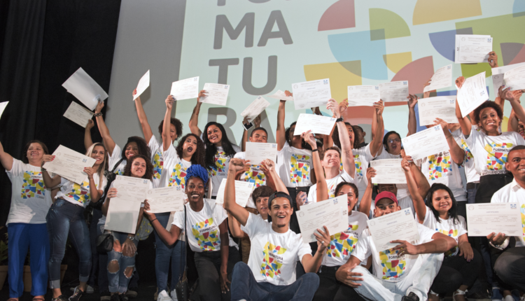 Turma de formação de curso gratuito.