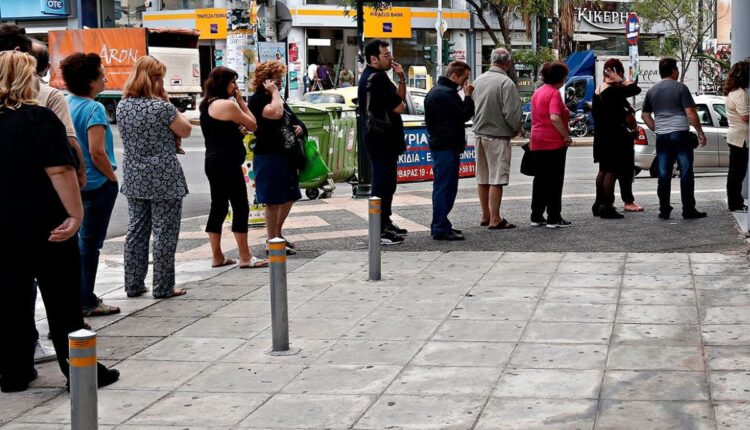 Fila em bancos.
