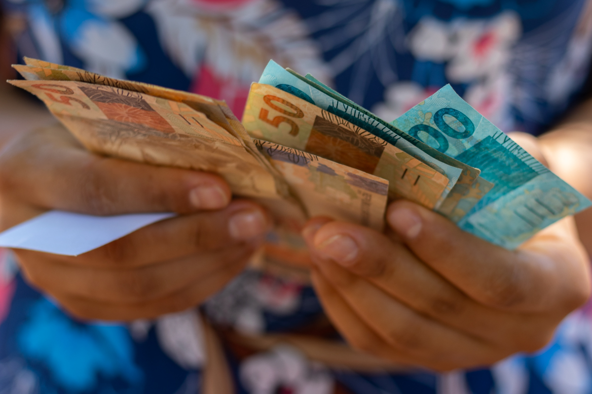 Se você está no CadÚnico pode ter direito a receber benefícios extras, os quais somarão mais de R$ 2,2 mil em apenas 60 dias; entenda.