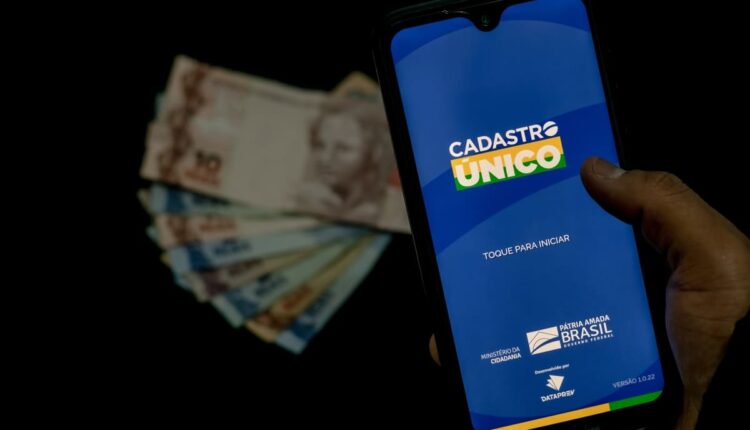 Solteiros CadÚnico.