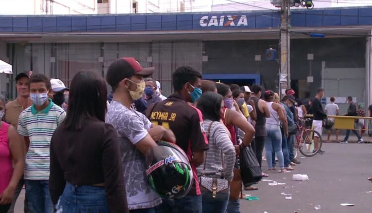 Fila na Caixa.