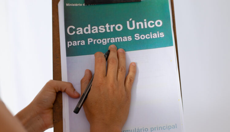 Quer receber benefícios sociais? Saiba quem é possível desbloquear possibilidades indo ao CRAS e resolvendo alguns problemas.