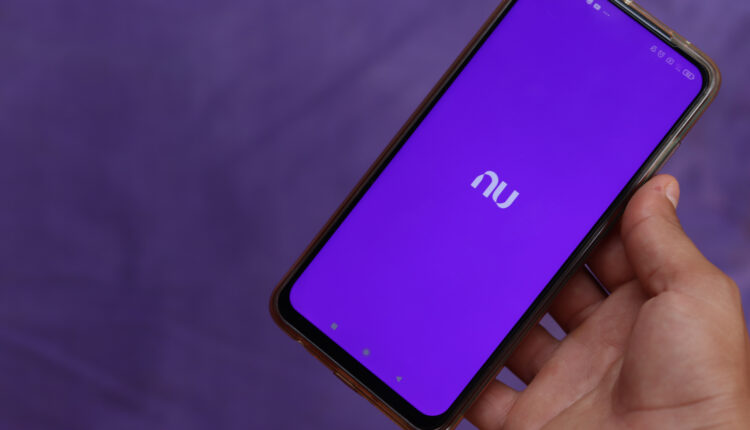 Guardar dinheiro no Nubank.