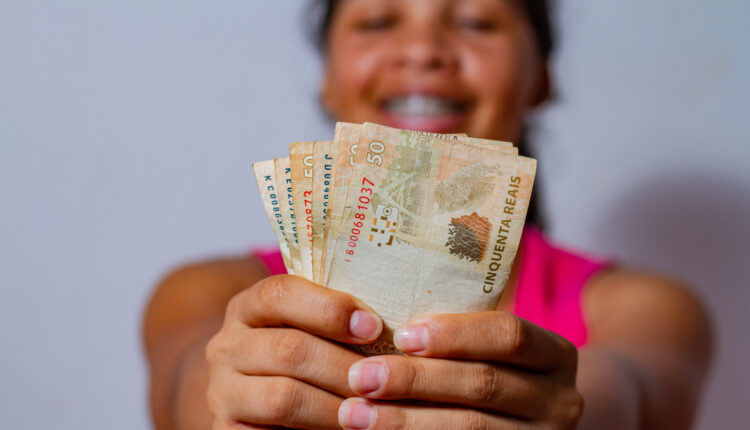 Auxílio maternidade.