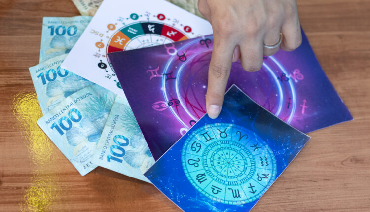 Chegou a hora de tirar o pé na lama na vida destes signos do zodíaco. Veja o que está previsto para o final de semana.