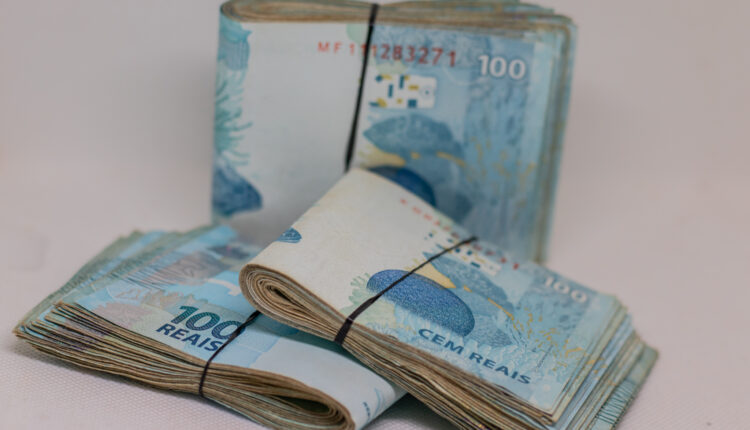 Bolsa Trabalho para desempregados.