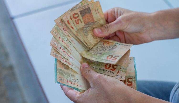Auxílio.