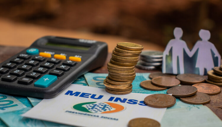 Bloqueio do INSS.
