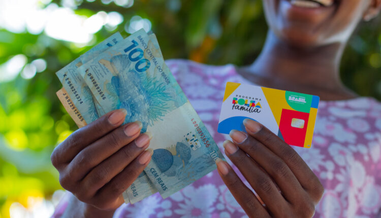 Início dos pagamentos do Bolsa Família traz alívio e esperança para milhões de brasileiros. Fique atento às datas e novidades.