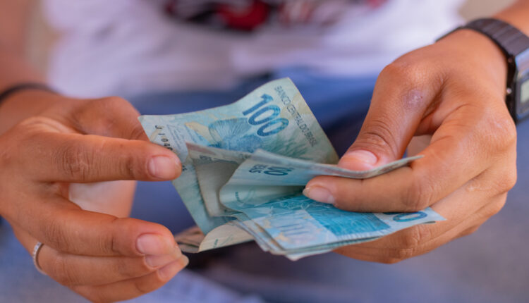 Você está na lista para receber novo aumento e pagamento que pode chegar na casa dos R$ 1.500,00 pelo governo federal.