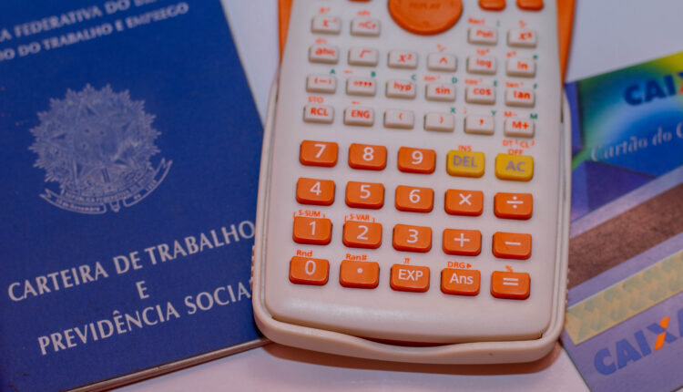 Tempo de contribuição ao INSS.