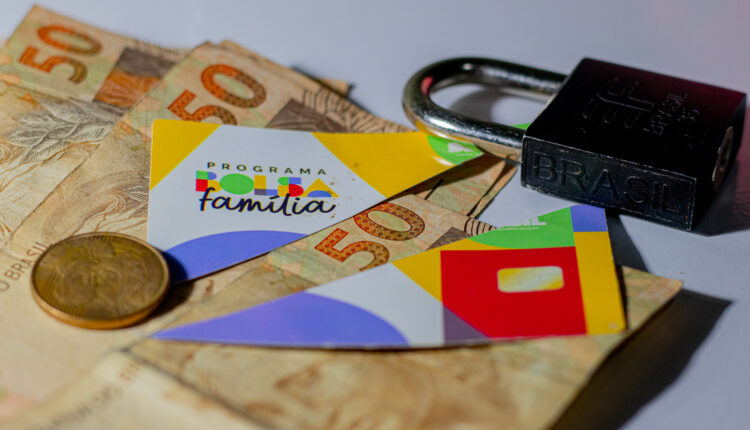 Cortes bolsa família.