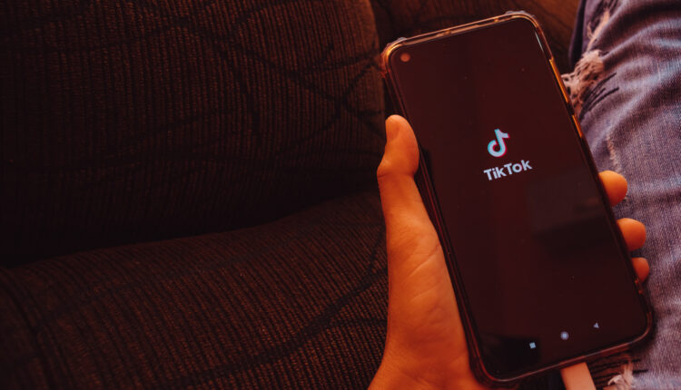 TikTok e Instagram.