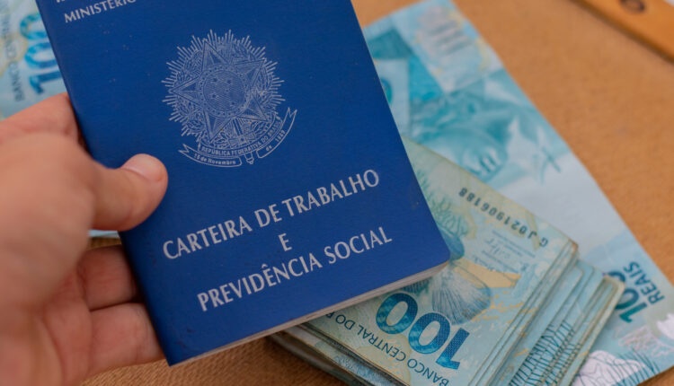 Carteira assinada benefício.