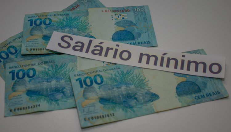Reajuste salário mínimo.