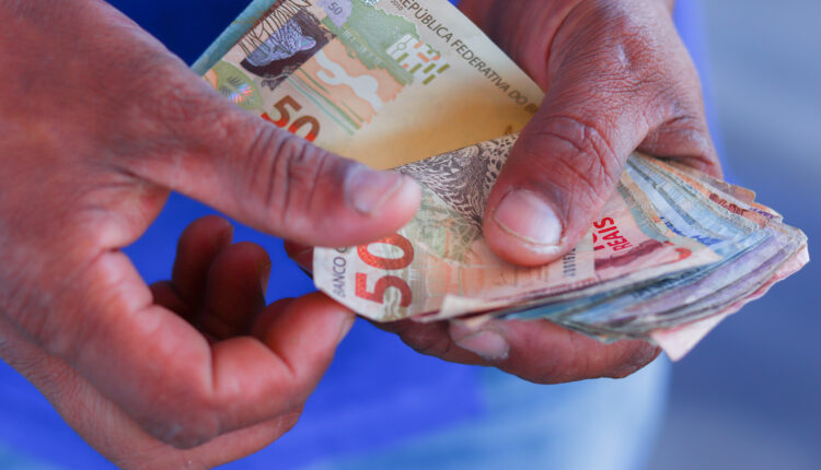 Quer receber um belo adicional no seu mês? Saiba que você pode ter acesso a uma renda inusitada sem fazer ideia disso.