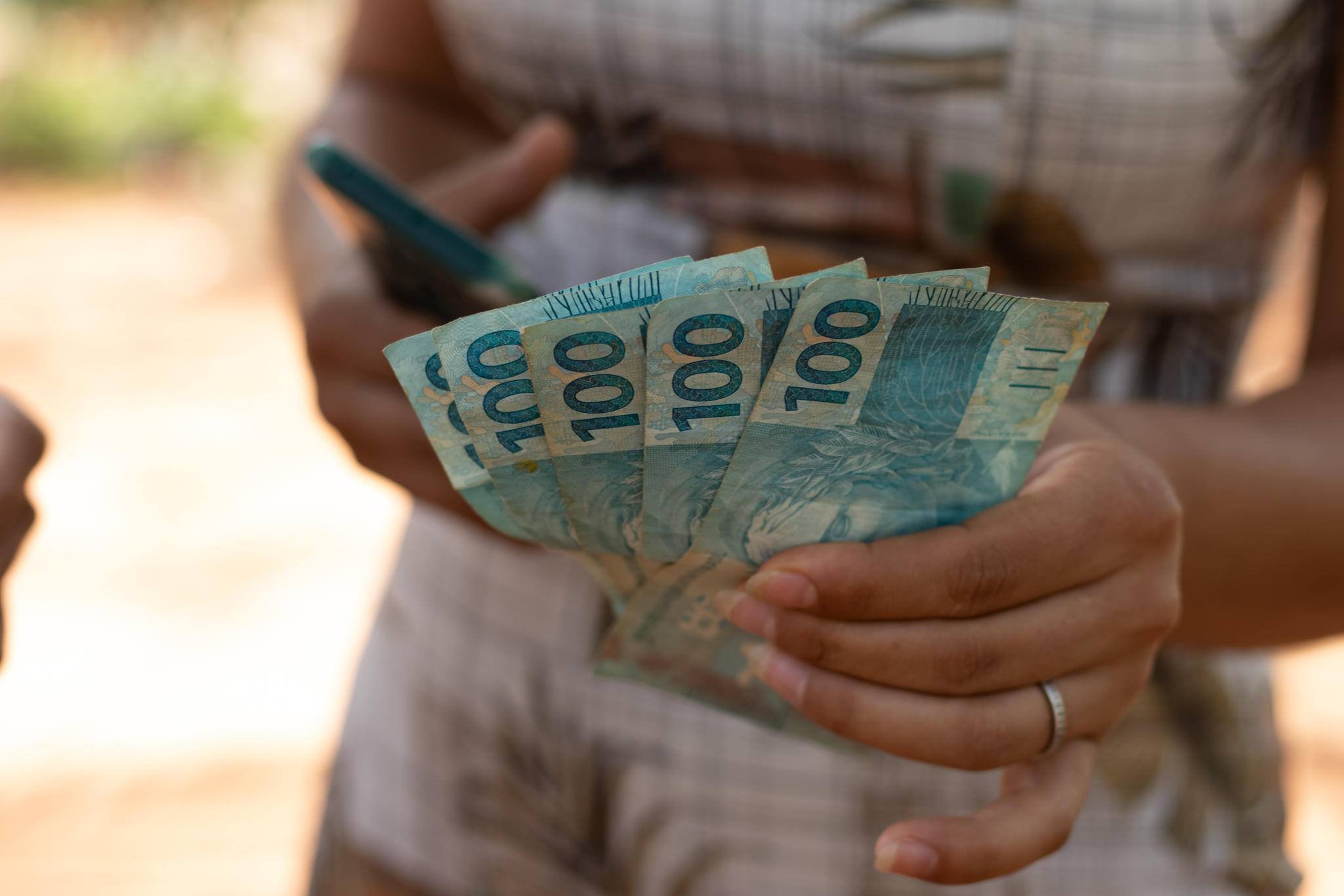 Os idosos do Brasil podem ter direito a um valor extra maior do que se espera. Mas é preciso estar por dentro das regras para receber.