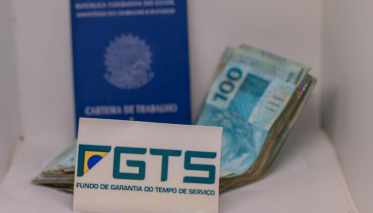 Sacar do FGTS.