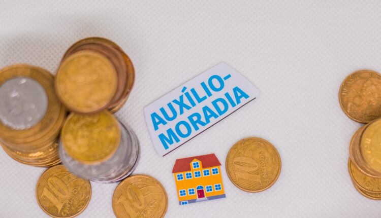 Auxílio-moradia.