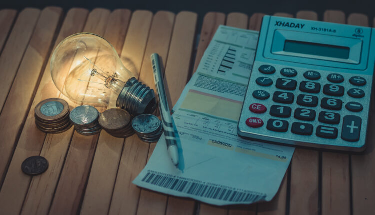 Conta de luz e energia.