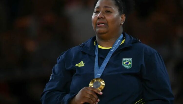 Judoca brasileira medalha de ouro.