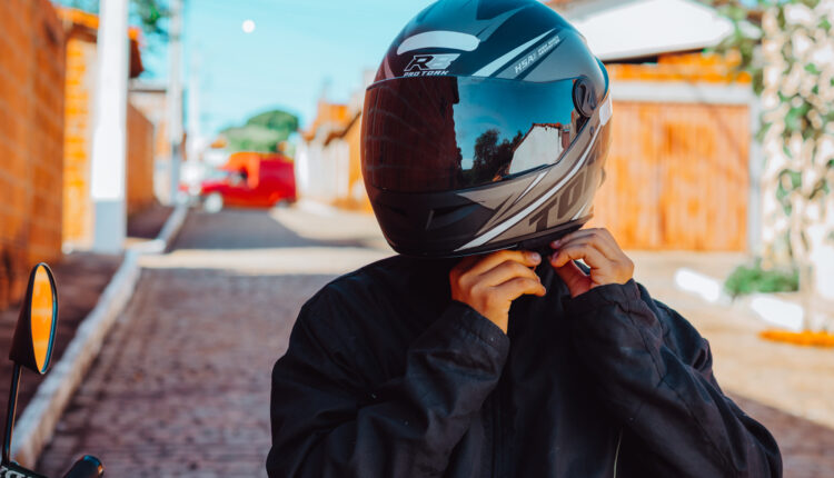 Quem anda de moto no Brasil pode comemorar a possível aprovação de uma lei que trará mais economia para o bolso no final do mês.
