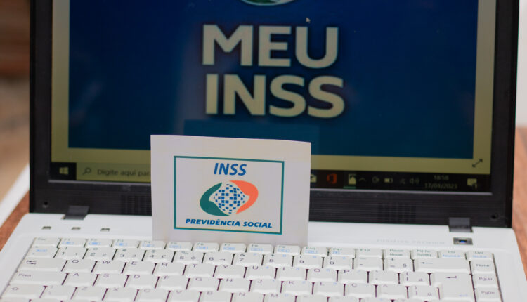 Pente-fino no INSS.