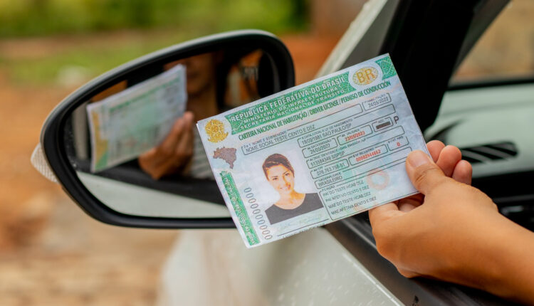Mais de 3 mil vagas abertas para quem quer ter sua 1ª habilitação de graça por meio do programa CNH Social, do governo.