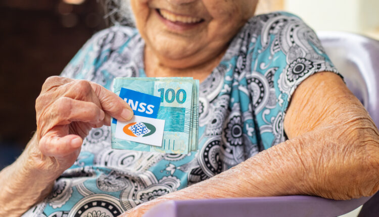 É preciso saber o que evitar sempre na hora de fazer a prova de vida do INSS. Você pode se dar mal se der alguma