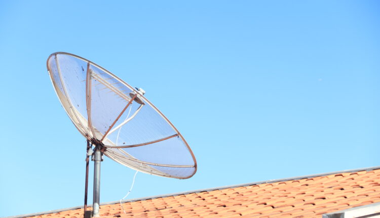 Veja como você pode pedir para receber sua antena parabólica de TV digital e internet de graça pelo governo federal.