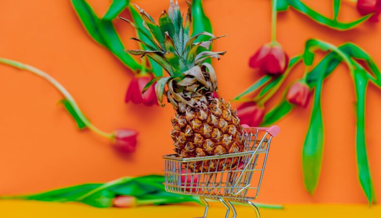 Descubra como fazer a tática do abacaxi no carrinho de compras para conseguir dar match no mercado com um pretendente.