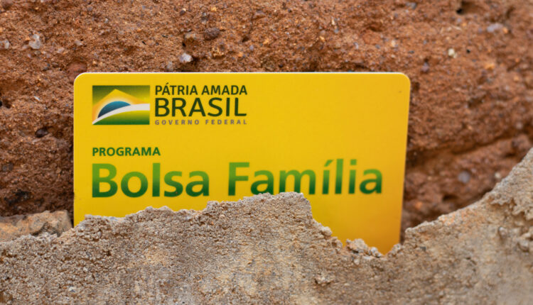 Bolsa Família terá 13º salário em 2024? Entenda qual é a notícia nova e o que afirma governo sobre o assunto.