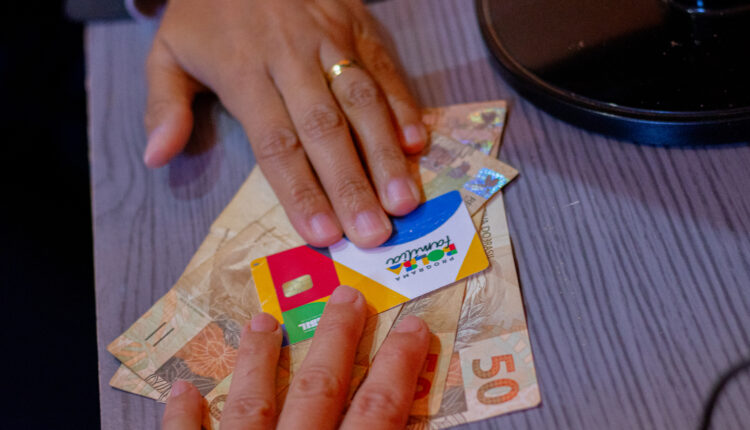 Festa para 4 novos grupos do Bolsa Família! Caixa pagará antes da hora