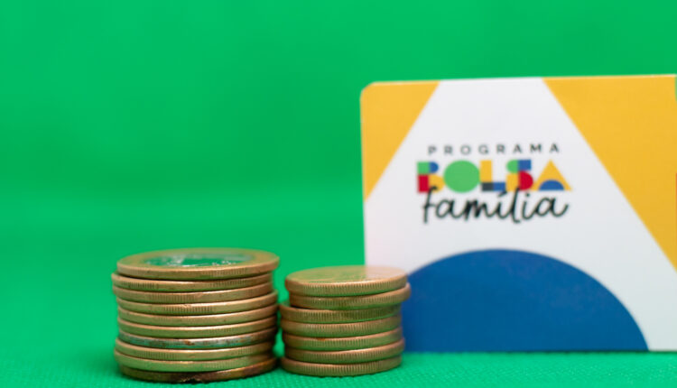 Bolsa Família é um dos benefícios mais buscados no Brasil e tem mudanças garantidas para os próximos meses; entenda.