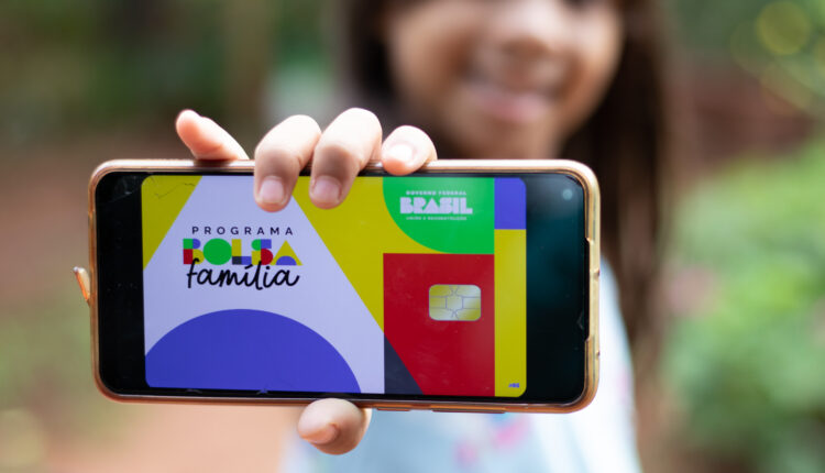Descubra se você pode receber o Bolsa Família antes do prazo certo em setembro? Veja qual é a previsão para que isso aconteça.