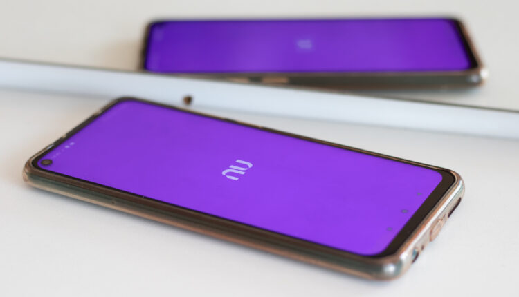 App nubank no celular.