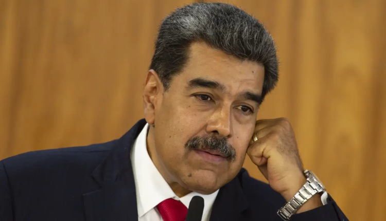 Presidente da Venezula vive uma das maiores tensões políticas da carreira. Maduro quer antecipar o Natal no meio da confusã