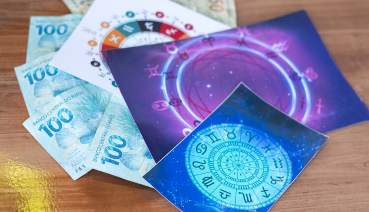 Signos que vão ganhar dinheiro em 2025.