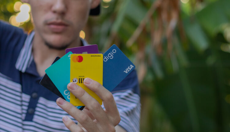 Dificuldades para pagar os juros do cartão de crédito? Uma nova lei pode mudar isso!