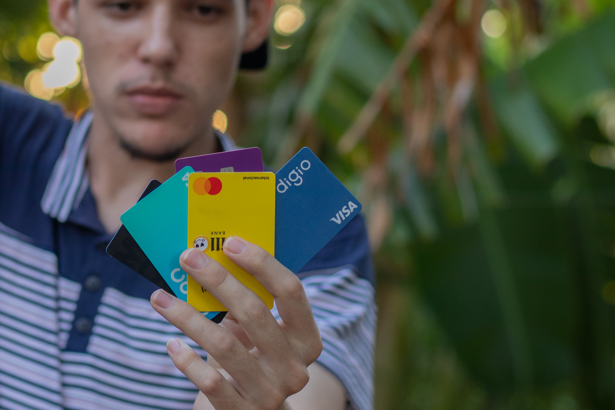 Dificuldades para pagar os juros do cartão de crédito? Uma nova lei pode mudar isso!
