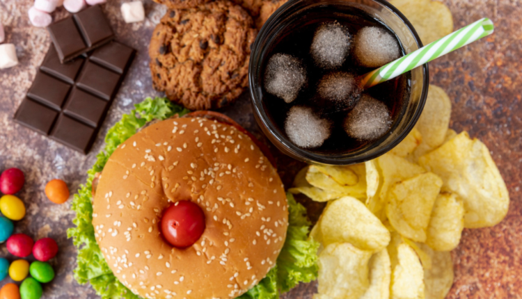 Perigo! Alimentos ultraprocessados causam + de 30 doenças graves - confira a lista