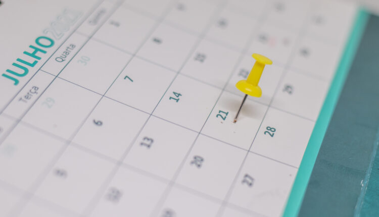 Calendário feriados prolongados de 2025.