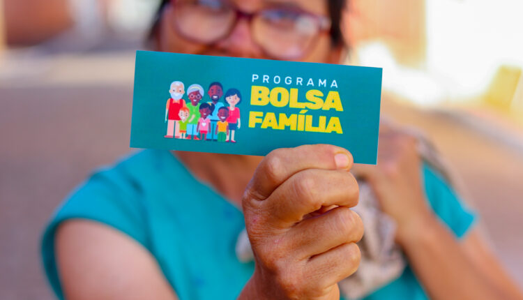 Quer continuar recebendo o Bolsa Família? Então atualize os dados! / Crédito: @jeanedeoliveirafotografia / noticiadamanha.com.br
