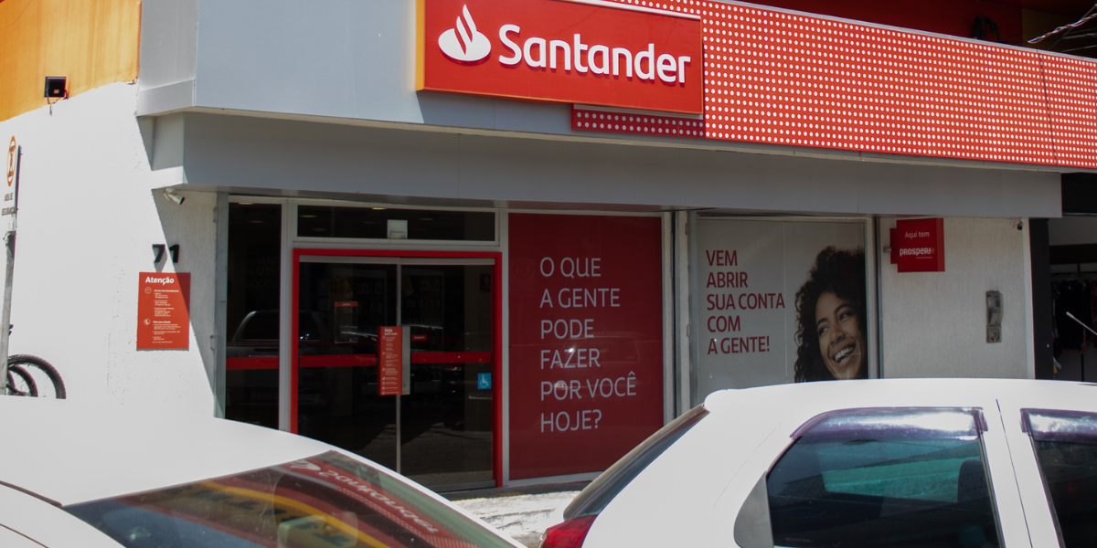 Cartão de crédito Santander sem anuidade e cheio de benefícios liberados veja como garantir o seu