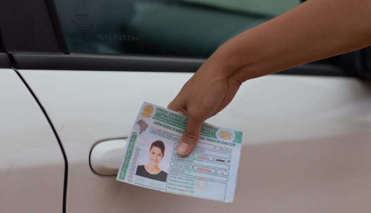 Carteira de motorista CNH grátis.